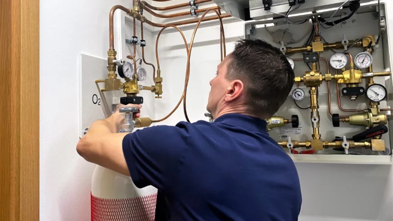 Betriebssicherheit statt Stillstand – Wie Kliniken Ausfallzeiten vermeiden